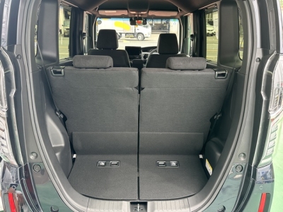 N-BOXカスタム(ホンダ)中古車 内外装写真他１