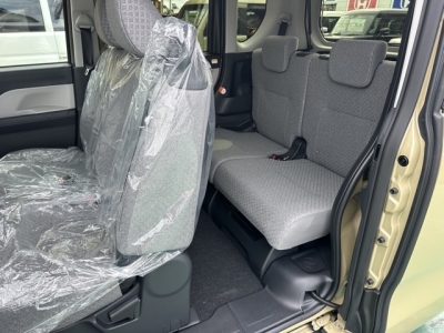 タント(ダイハツ)届出済未使用車 後席内装