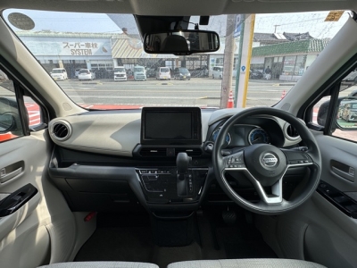 デイズ(ニッサン)中古車 後席から見た前席