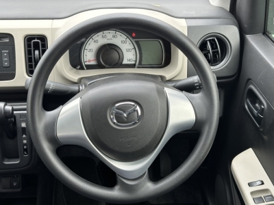 アルトのOEM(スズキ)中古車 後席から見た前席