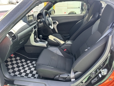 コペン(ダイハツ)中古車 前席内装