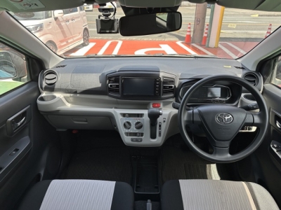 ミライースのOEM(ダイハツ)中古車 後席から見た前席