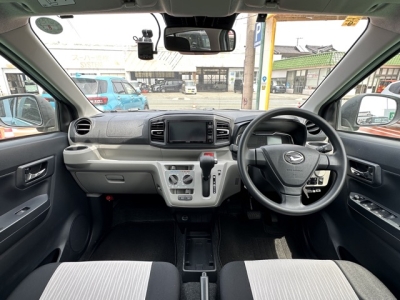 ミライース(ダイハツ)中古車 後席から見た前席