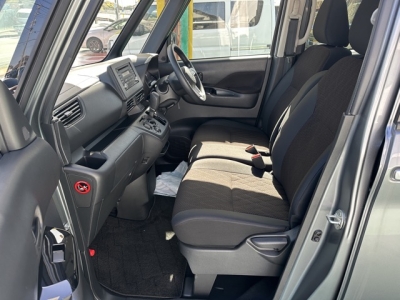eKクロススペース(三菱)中古車 前席内装