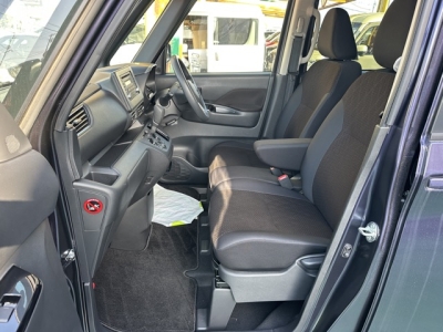 eKクロススペース(三菱)中古車 前席内装