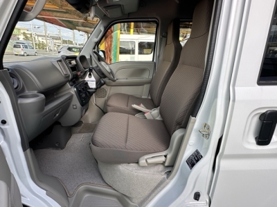 エブリイバンのOEM(スズキ)中古車 前席内装