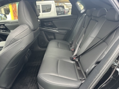 bZ4X(トヨタ)中古車 後席内装