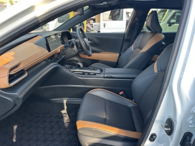 クラウンクロスオーバー(トヨタ)中古車 前席内装