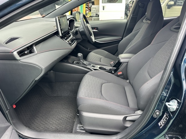 カローラスポーツ(トヨタ)中古車 3