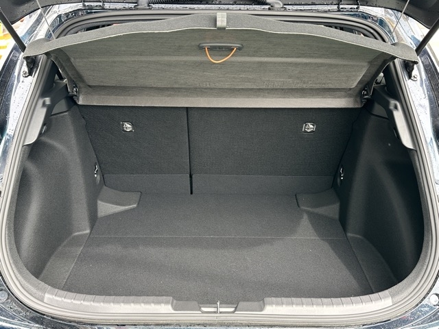 カローラスポーツ(トヨタ)中古車 8