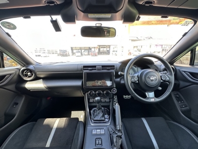 GR86(トヨタ)中古車 後席から見た前席