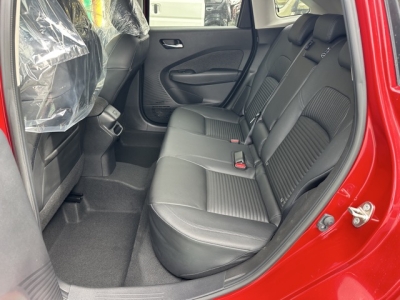 オーラ(ニッサン)中古車 後席内装