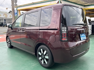 新型フリード(ホンダ)登録済未使用車 後方