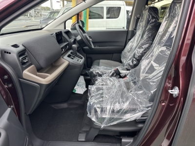 新型フリード(ホンダ)登録済未使用車 前席内装