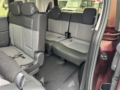 新型フリード(ホンダ)登録済未使用車 後席から見た前席