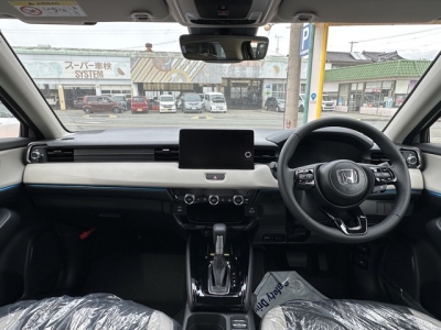 ヴェゼル(ホンダ)登録済未使用車 後席から見た前席