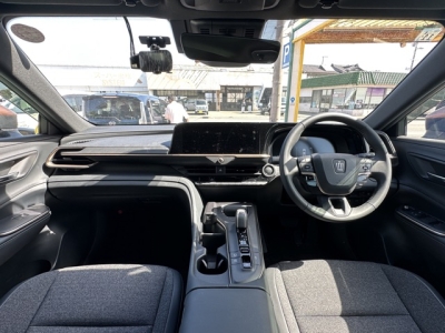 クラウンクロスオーバー(トヨタ)中古車 後席から見た前席