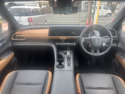 クラウンクロスオーバー(トヨタ)中古車 後席から見た前席