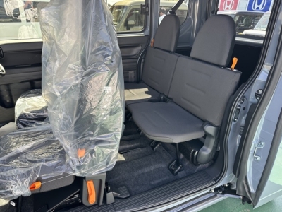 N-VAN(ホンダ)届出済未使用車 後席内装