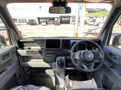 N-VAN(ホンダ)届出済未使用車 後席から見た前席