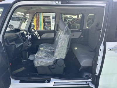 タント(ダイハツ)届出済未使用車 後席内装