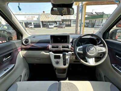 キャスト(ダイハツ)届出済未使用車 後席から見た前席