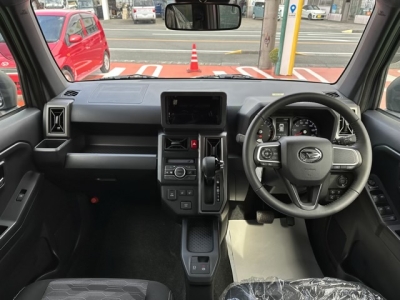 タフト(ダイハツ)届出済未使用車 後席から見た前席