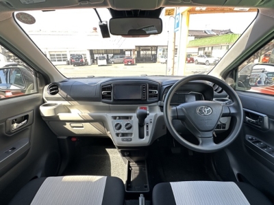 ミライースのOEM(ダイハツ)中古車 後席から見た前席