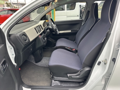 アルト(スズキ)中古車 前席内装