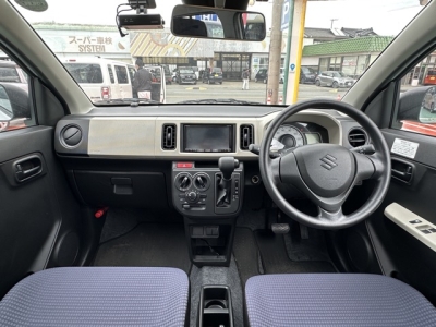 アルト(スズキ)中古車 後席から見た前席