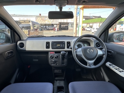 アルトのOEM(スズキ)中古車 後席から見た前席
