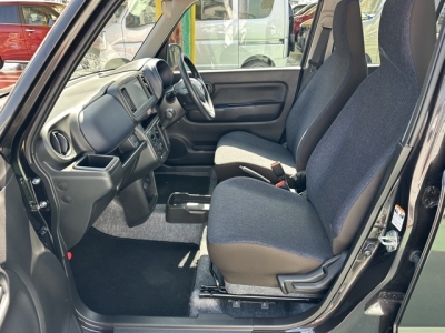 アルトのOEM(スズキ)中古車 前席内装