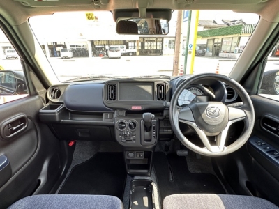 アルトのOEM(スズキ)中古車 後席から見た前席
