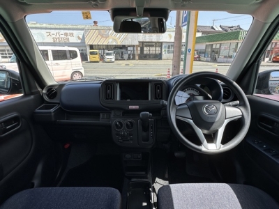 アルトのOEM(スズキ)中古車 後席から見た前席