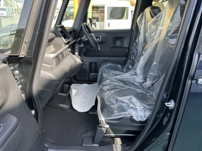 新型N-BOX(ホンダ)届出済未使用車 前席内装