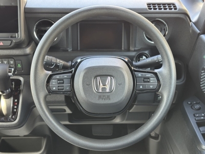 新型N-BOX(ホンダ)届出済未使用車 内外装写真
