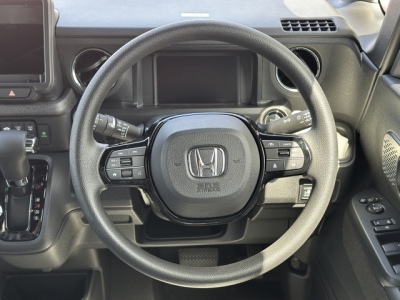 新型N-BOX(ホンダ)届出済未使用車 内外装写真