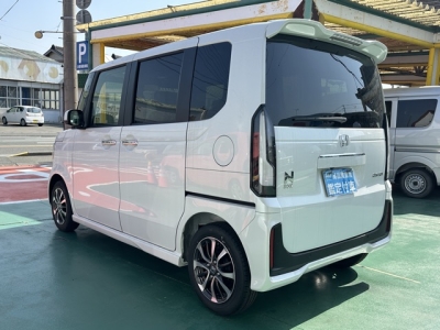 新型N-BOX(ホンダ)届出済未使用車 後方