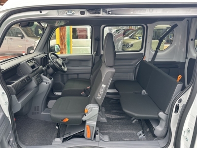 N-VAN(ホンダ)届出済未使用車 後席内装
