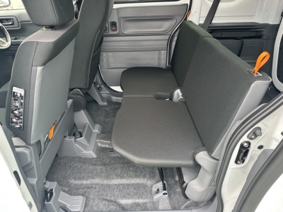 N-VAN(ホンダ)届出済未使用車 後席から見た前席