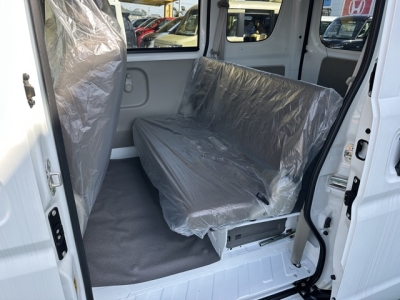 エブリイバンのOEM(スズキ)届出済未使用車 後席内装