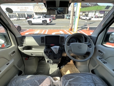 エブリイバンのOEM(スズキ)届出済未使用車 後席から見た前席