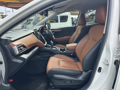 レガシィアウトバック(スバル)中古車 前席内装