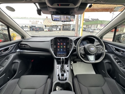 レヴォーグ(スバル)中古車 後席から見た前席