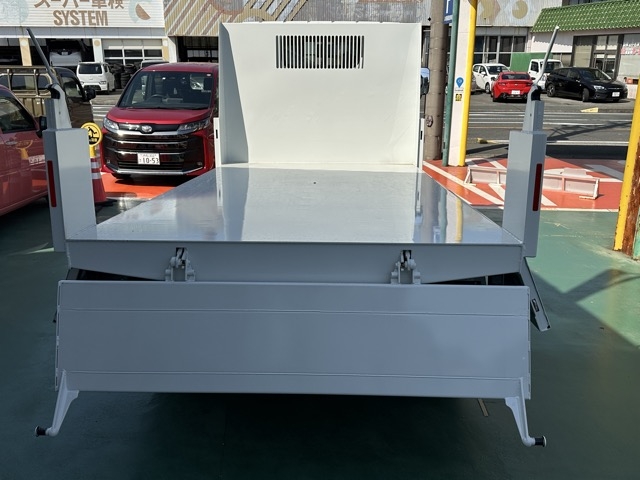 キャンター(三菱)登録済未使用車 13