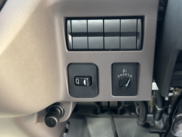 キャンター(三菱)登録済未使用車 18