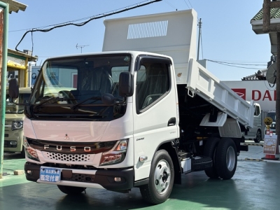 キャンター(三菱)登録済未使用車 前方