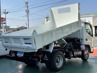 キャンター(三菱)登録済未使用車 前席内装