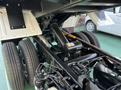 キャンター(三菱)登録済未使用車 後席から見た前席