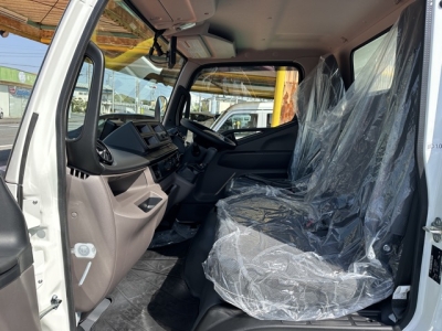 キャンター(三菱)登録済未使用車 内外装写真